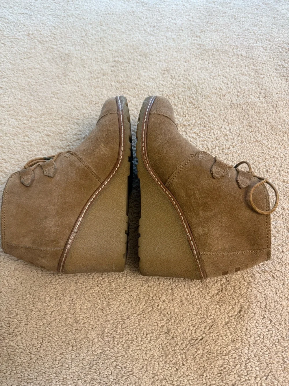 Toms  Desert Wedge Boot, size 6.5
